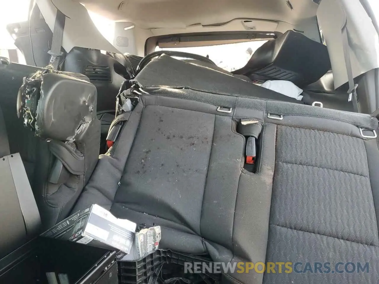 10 Photograph of a damaged car 1GNSKFEC1KR345195 CHEVROLET TAHOE 2019