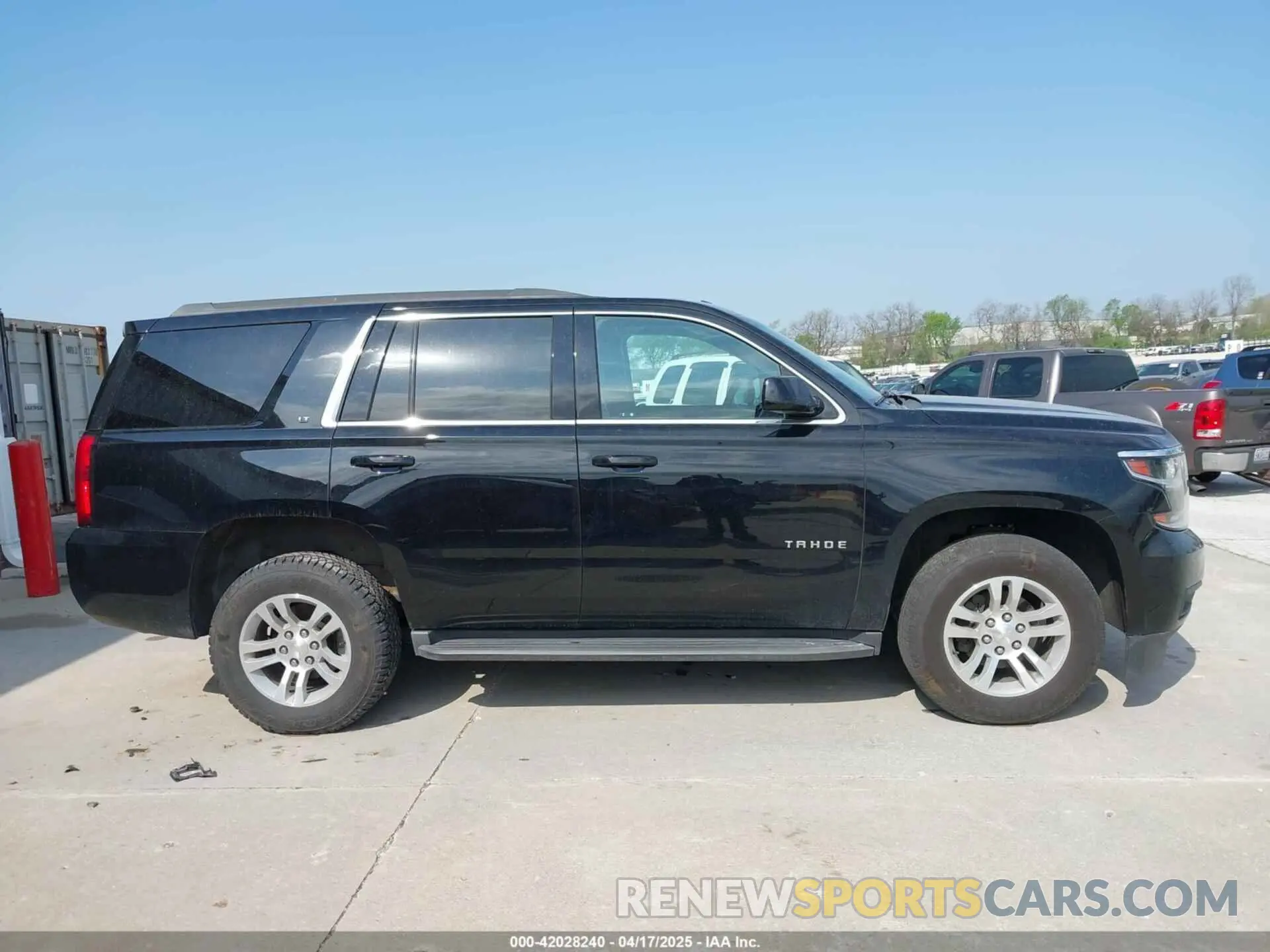 13 Photograph of a damaged car 100000000015477WI CHEVROLET TAHOE 2020