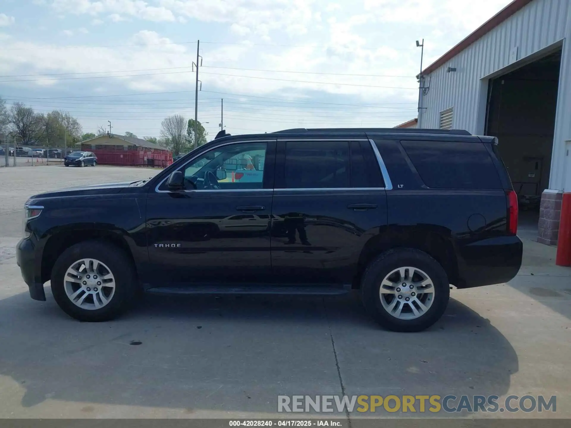 14 Photograph of a damaged car 100000000015477WI CHEVROLET TAHOE 2020