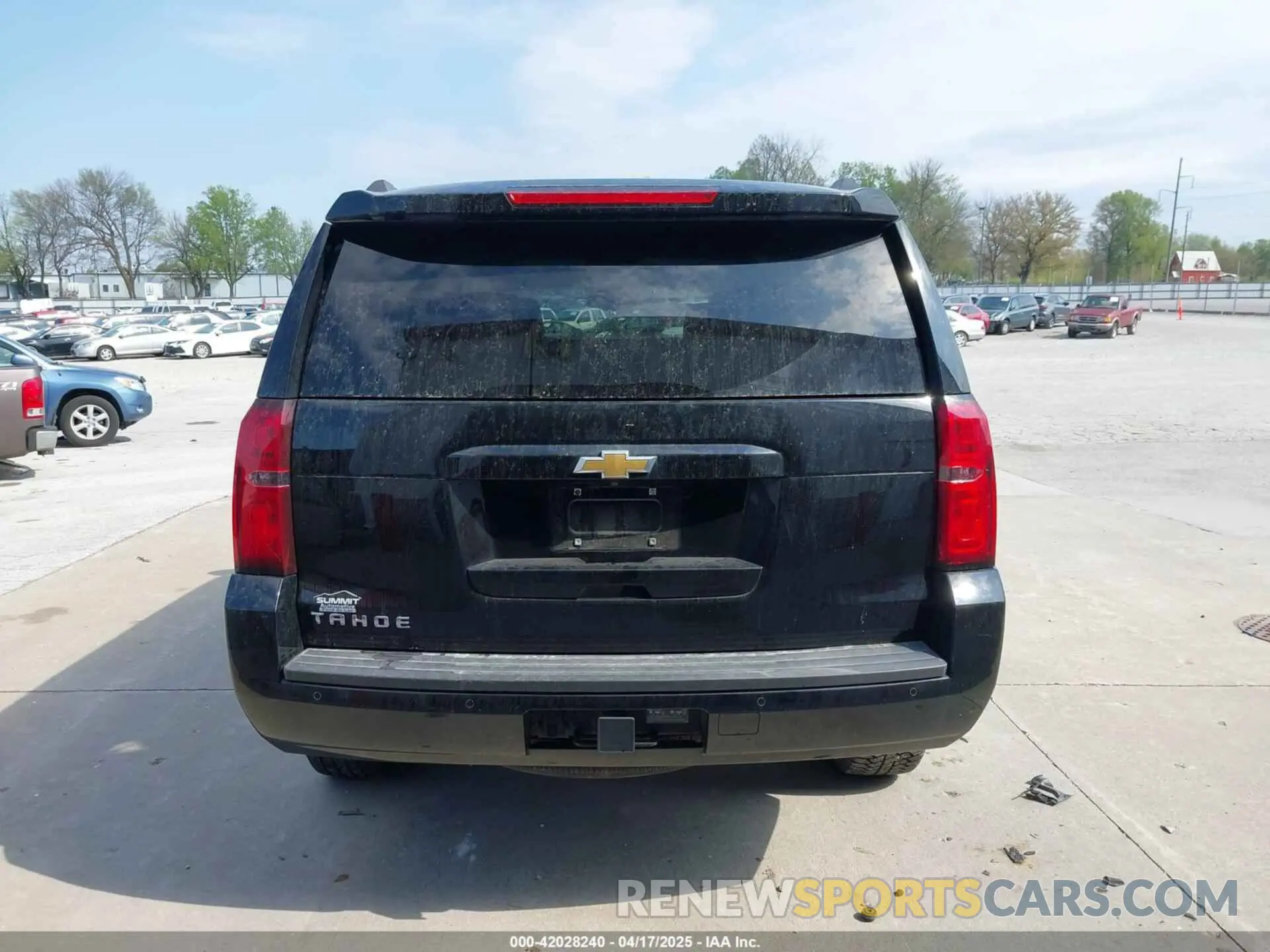 16 Photograph of a damaged car 100000000015477WI CHEVROLET TAHOE 2020