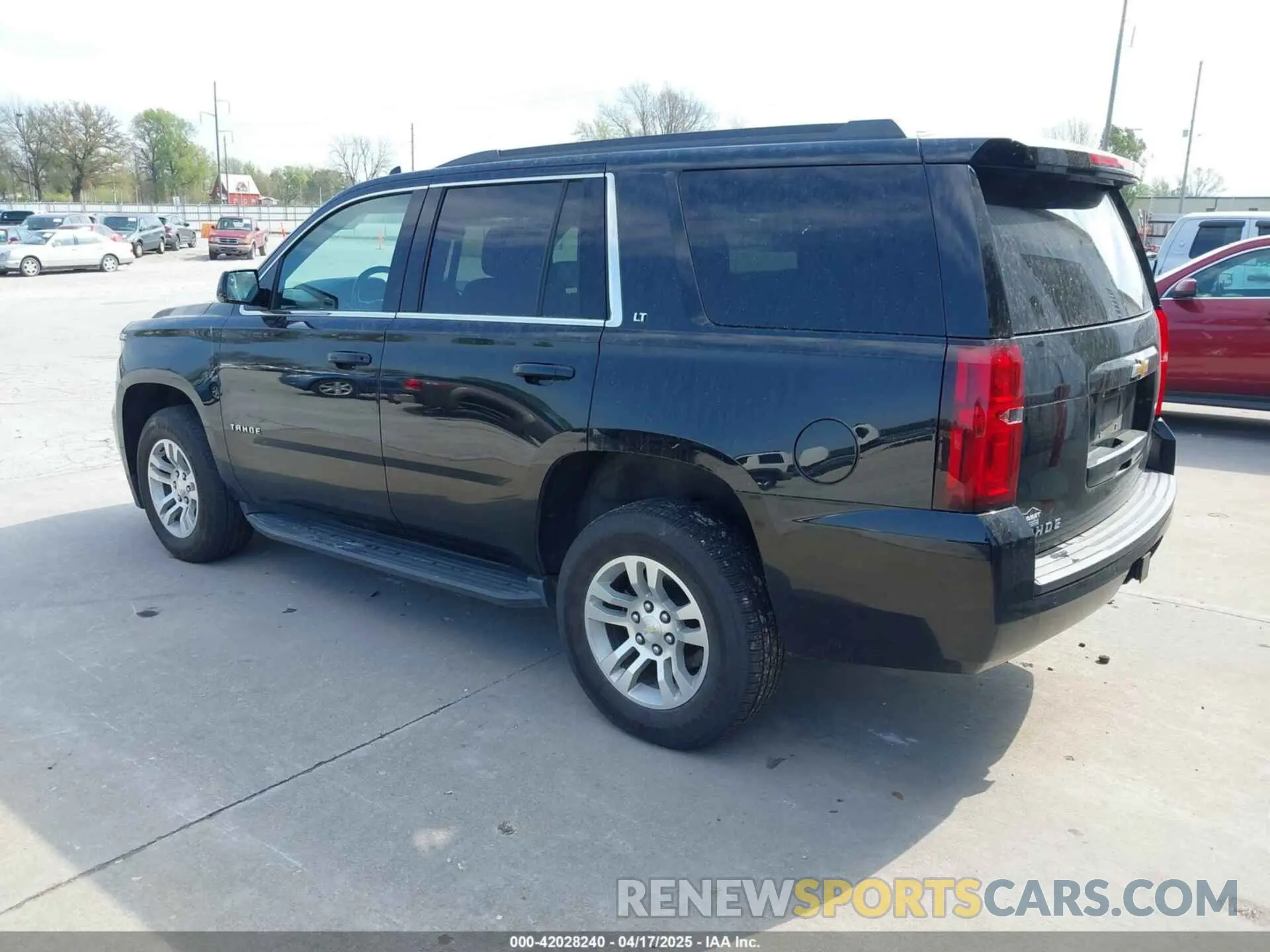 3 Photograph of a damaged car 100000000015477WI CHEVROLET TAHOE 2020