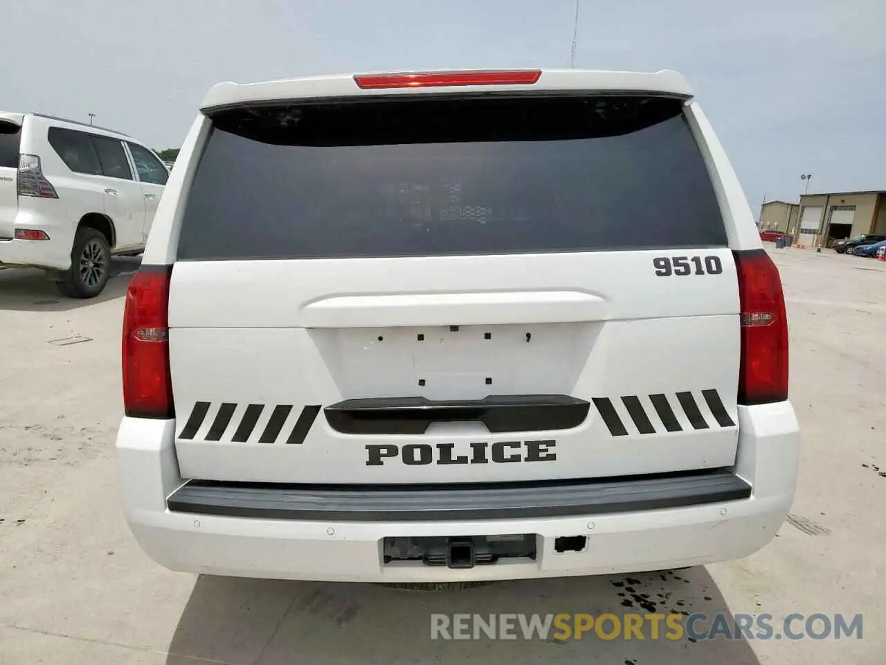 6 Photograph of a damaged car 1GNLCDEC0LR115610 CHEVROLET TAHOE 2020