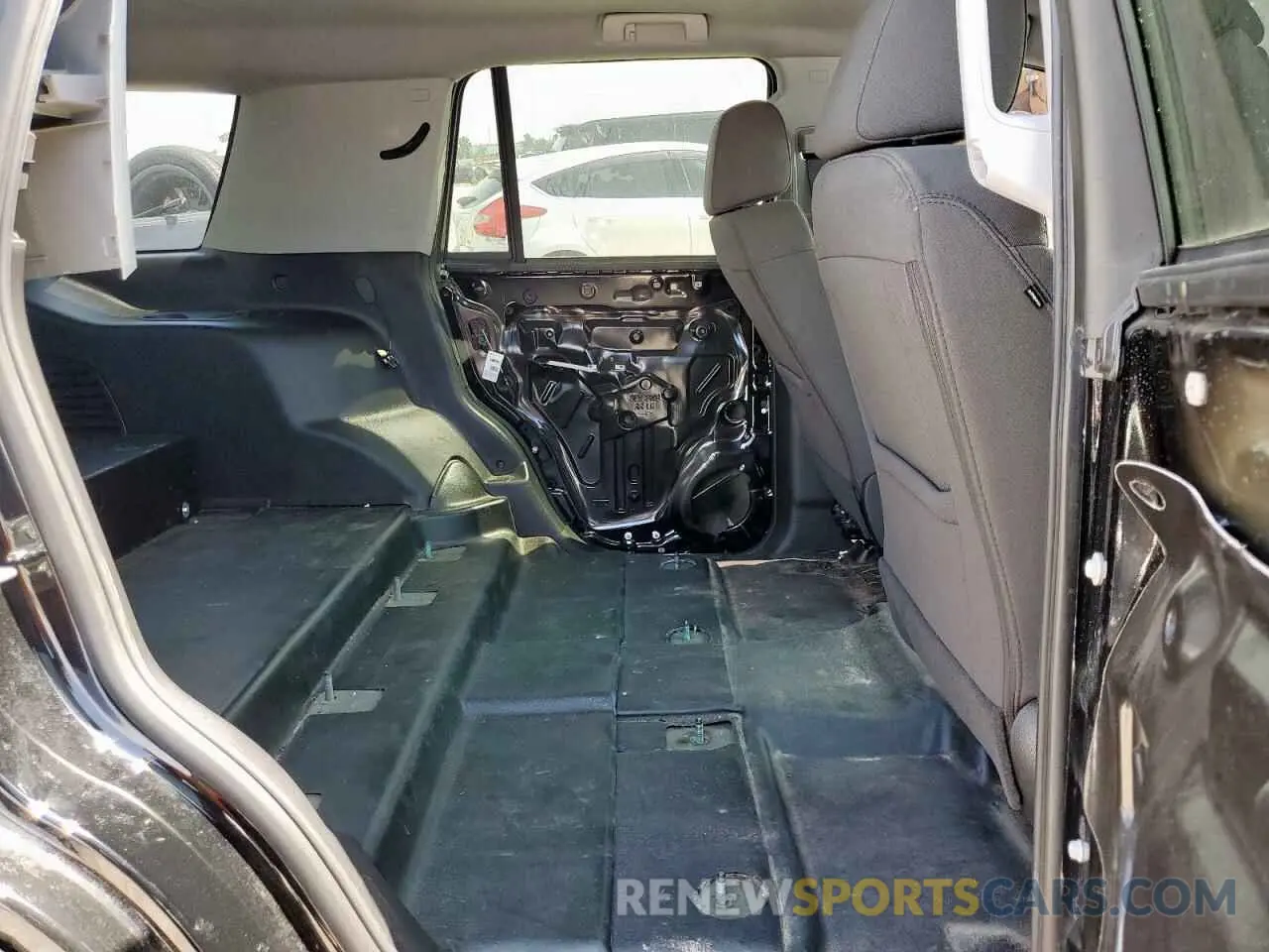 11 Photograph of a damaged car 1GNLCDEC0LR242390 CHEVROLET TAHOE 2020