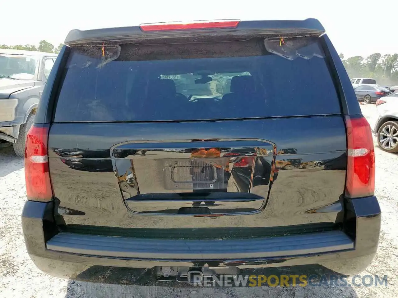 6 Photograph of a damaged car 1GNLCDEC0LR242390 CHEVROLET TAHOE 2020