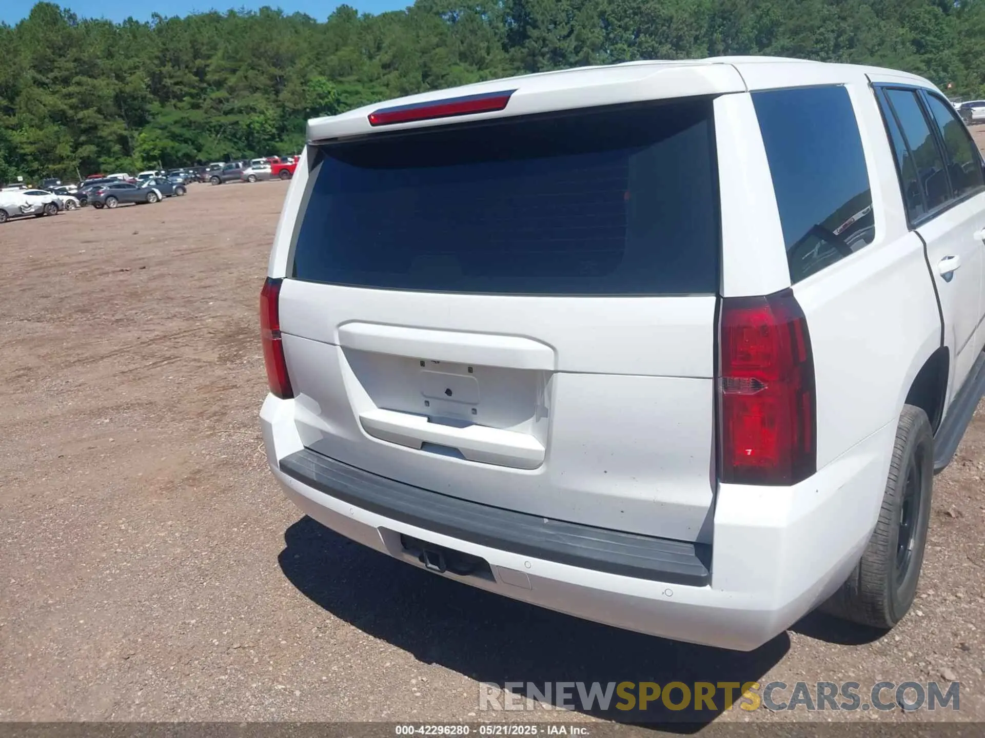 17 Photograph of a damaged car 1GNLCDEC3LR169211 CHEVROLET TAHOE 2020
