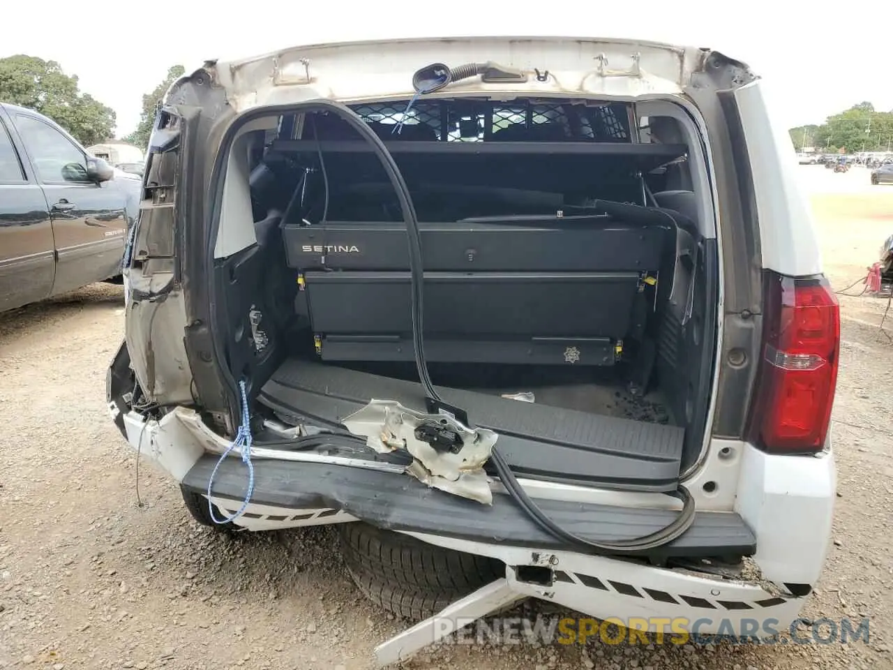 6 Photograph of a damaged car 1GNLCDEC7LR294714 CHEVROLET TAHOE 2020