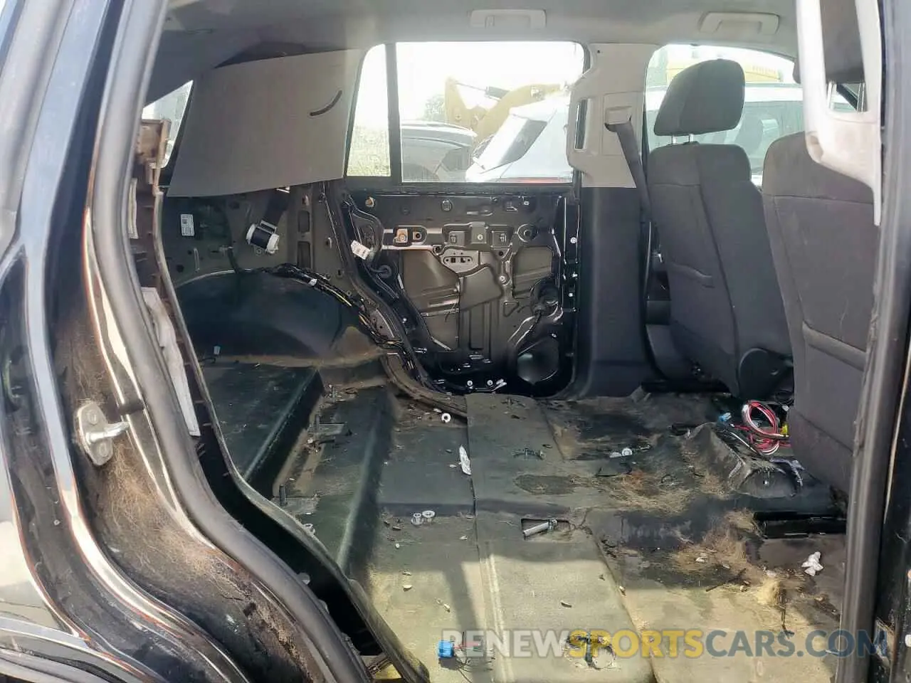 11 Photograph of a damaged car 1GNLCDEC7LR298228 CHEVROLET TAHOE 2020