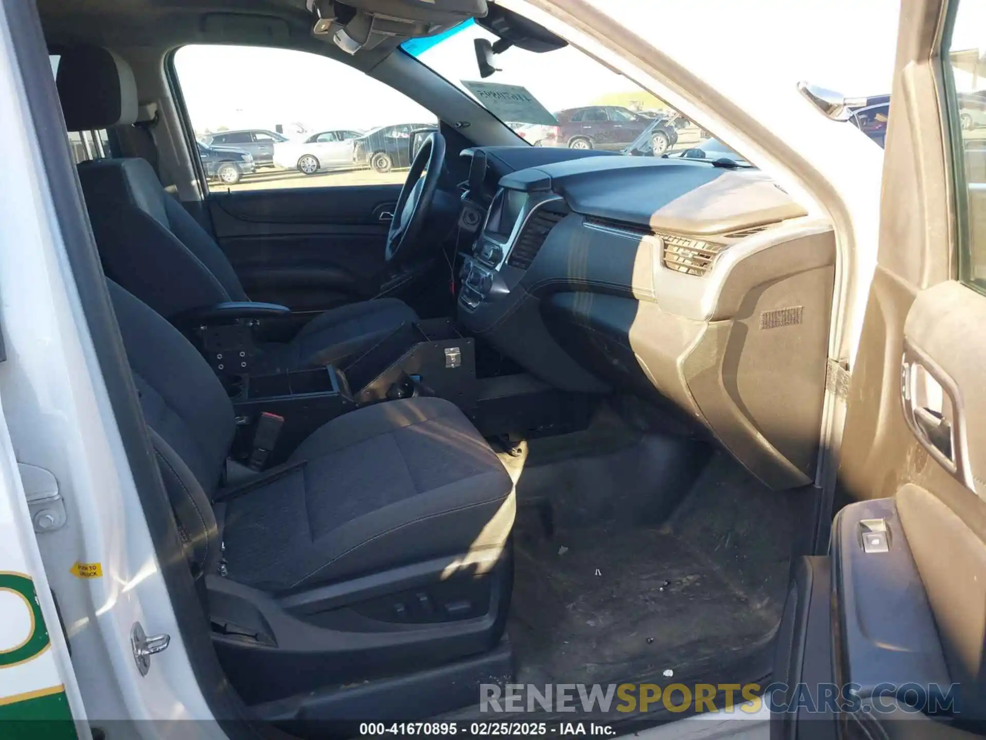 5 Photograph of a damaged car 1GNLCDEC8LR283902 CHEVROLET TAHOE 2020