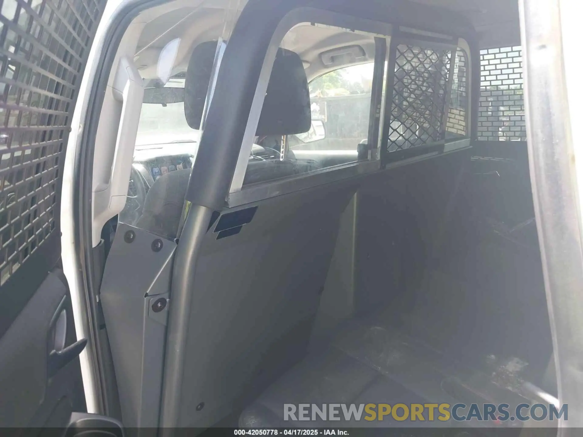 19 Photograph of a damaged car 1GNLCDECXLR154849 CHEVROLET TAHOE 2020