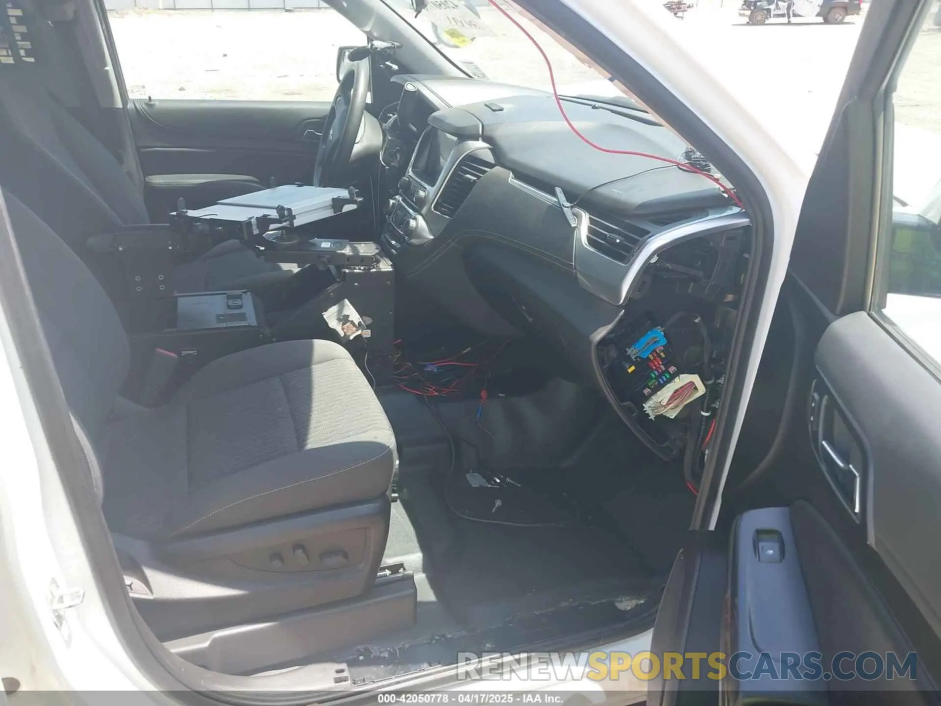 5 Photograph of a damaged car 1GNLCDECXLR154849 CHEVROLET TAHOE 2020
