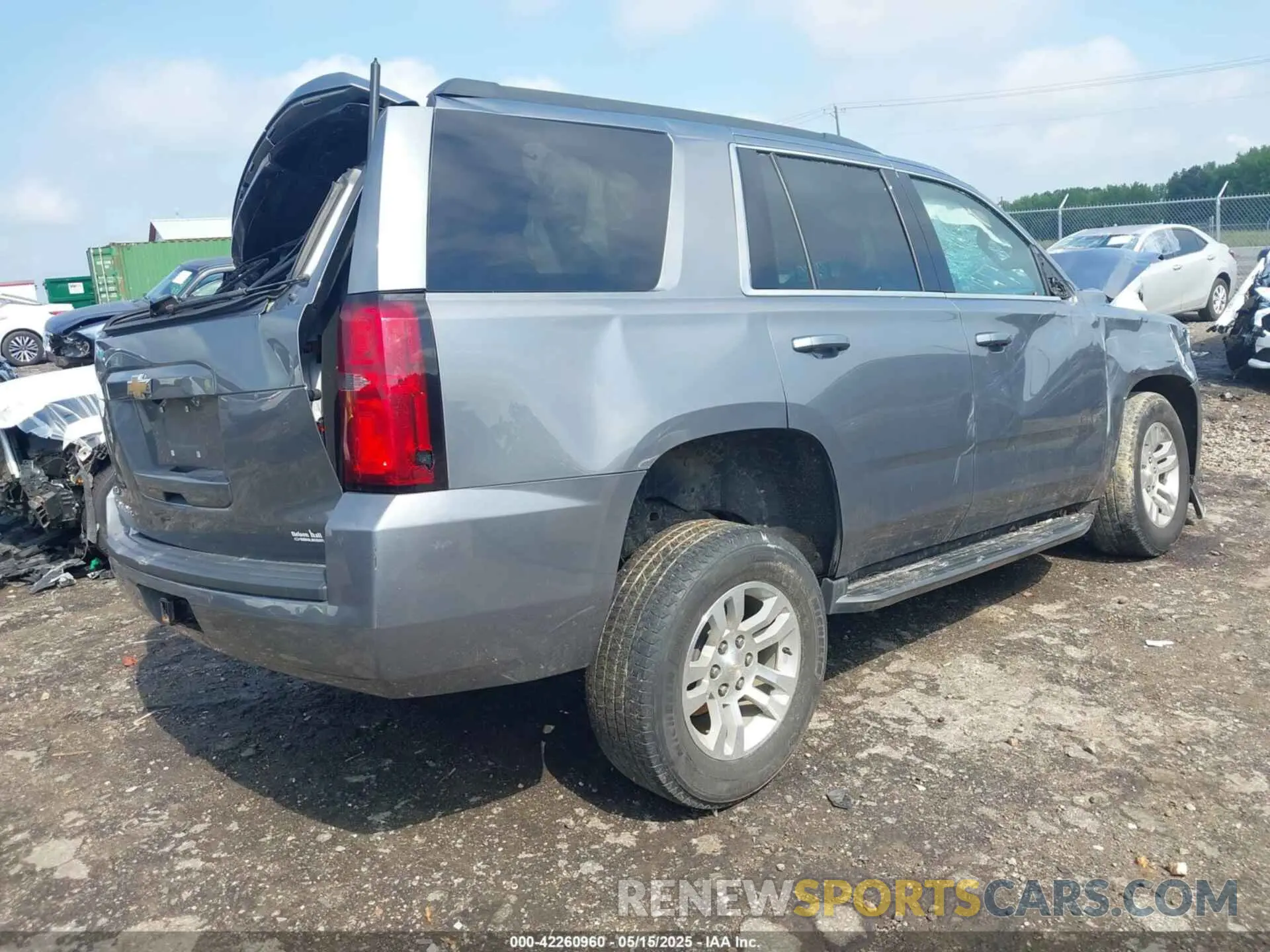 4 Photograph of a damaged car 1GNSCAEC3LR296986 CHEVROLET TAHOE 2020