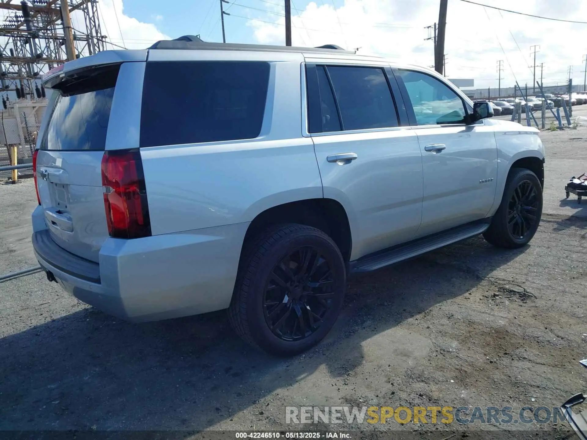 4 Photograph of a damaged car 1GNSCAKC2LR227856 CHEVROLET TAHOE 2020