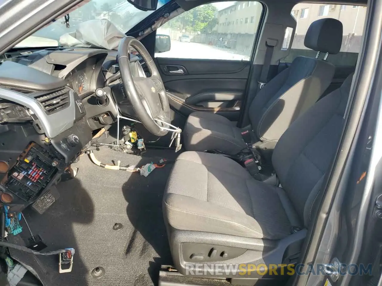 7 Photograph of a damaged car 1GNSCAKC4LR120582 CHEVROLET TAHOE 2020
