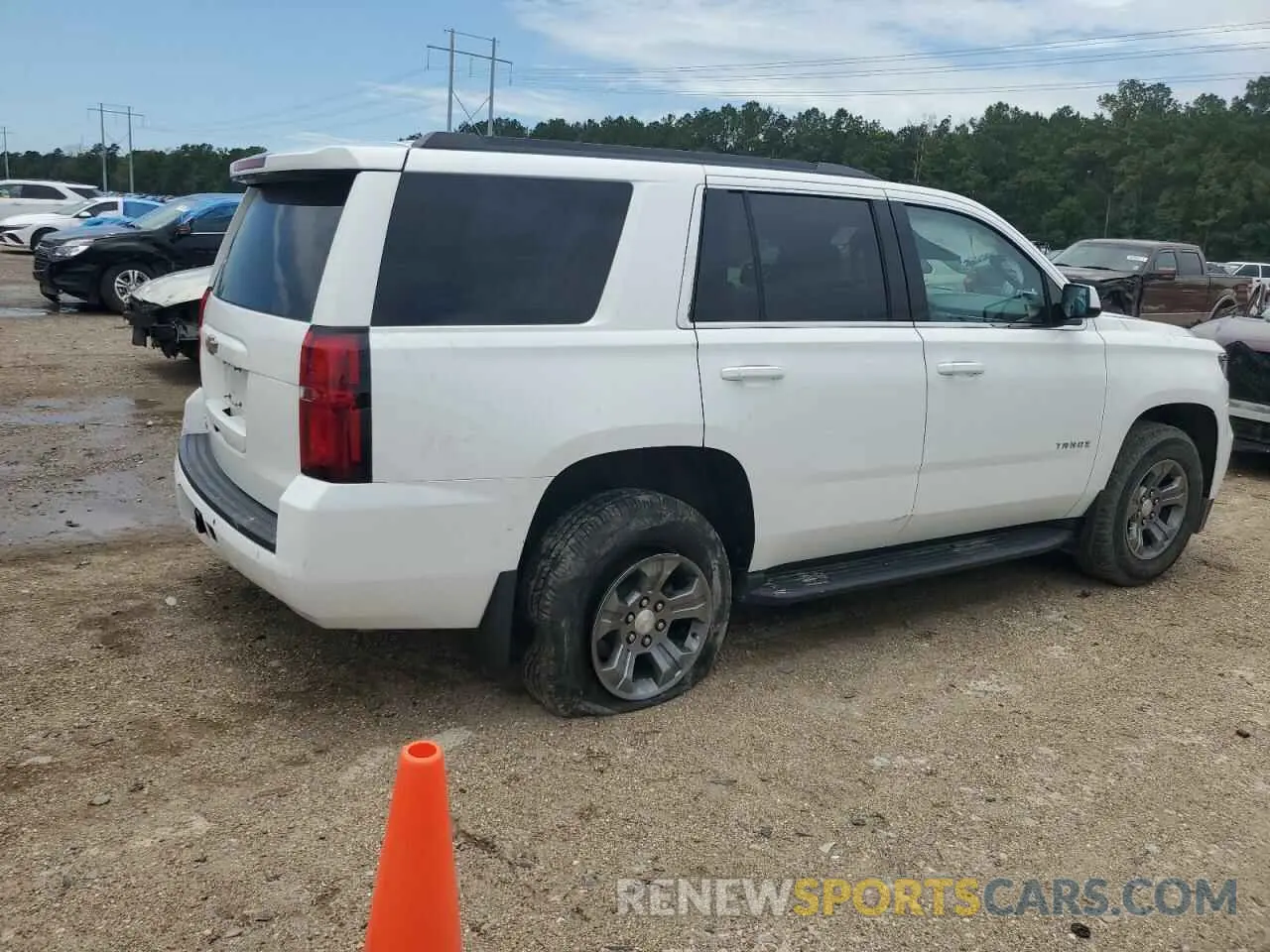 3 Photograph of a damaged car 1GNSCAKC8LR136896 CHEVROLET TAHOE 2020