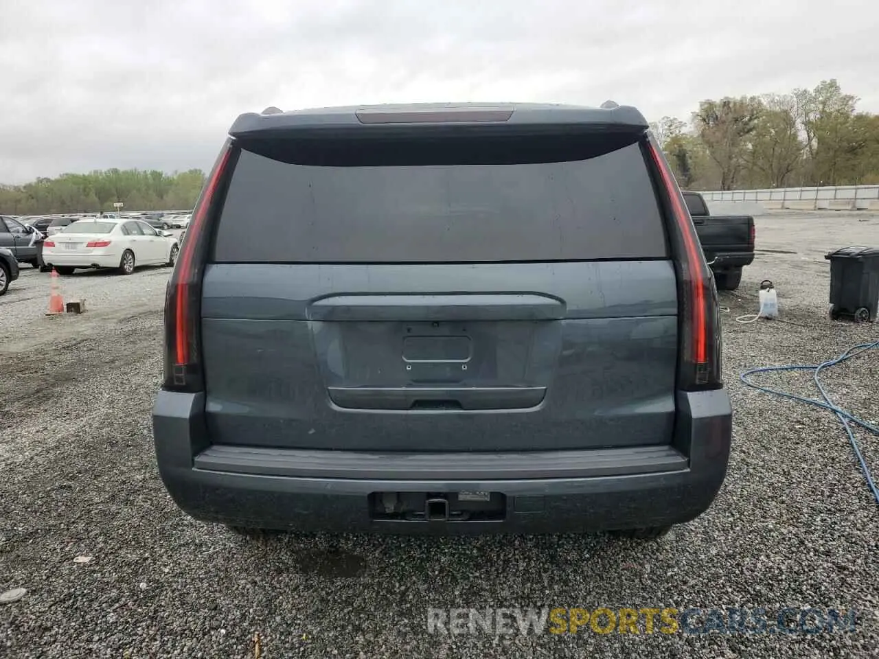 6 Photograph of a damaged car 1GNSCBKC2LR119582 CHEVROLET TAHOE 2020