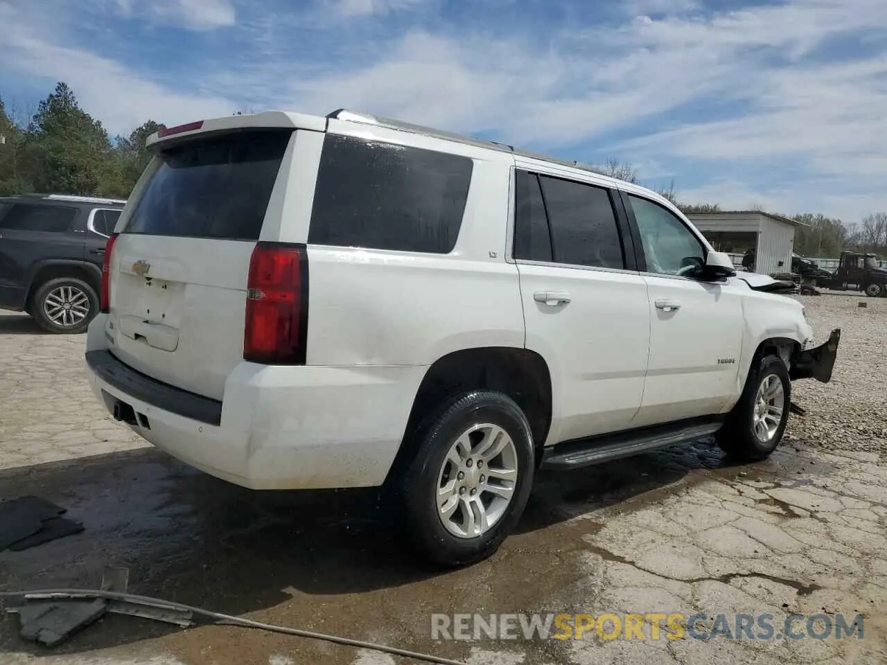 3 Photograph of a damaged car 1GNSCBKC2LR126841 CHEVROLET TAHOE 2020