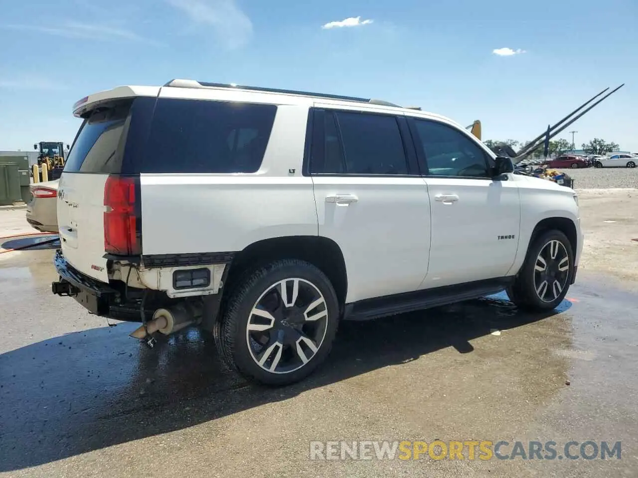 3 Photograph of a damaged car 1GNSCBKC2LR129240 CHEVROLET TAHOE 2020