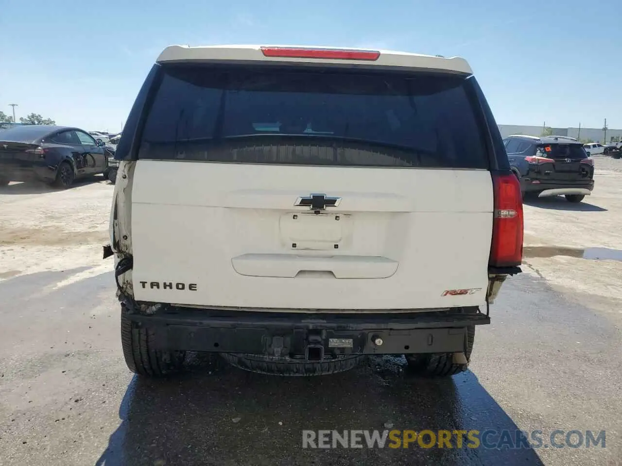 6 Photograph of a damaged car 1GNSCBKC2LR129240 CHEVROLET TAHOE 2020