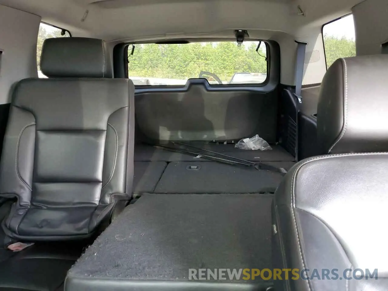 10 Photograph of a damaged car 1GNSCBKC3LR117968 CHEVROLET TAHOE 2020