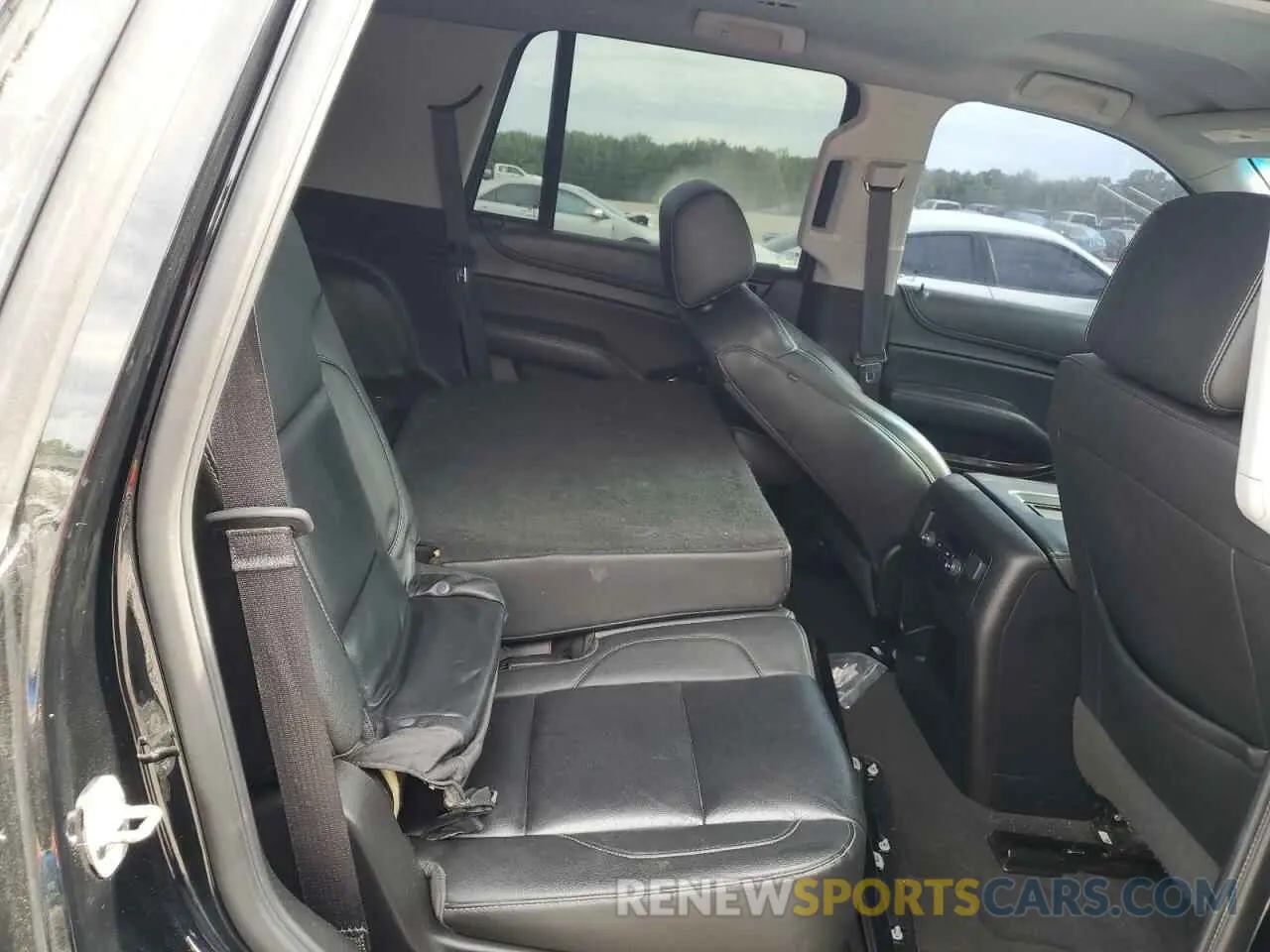 11 Photograph of a damaged car 1GNSCBKC3LR117968 CHEVROLET TAHOE 2020