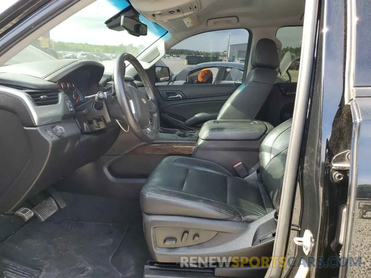 7 Photograph of a damaged car 1GNSCBKC3LR117968 CHEVROLET TAHOE 2020