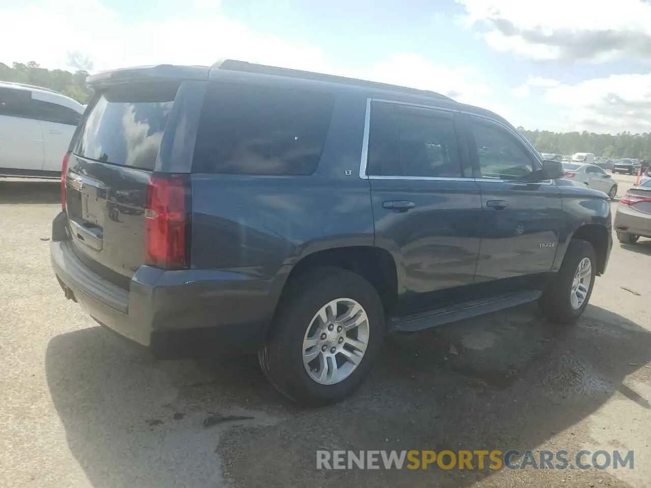 3 Photograph of a damaged car 1GNSCBKC3LR164904 CHEVROLET TAHOE 2020
