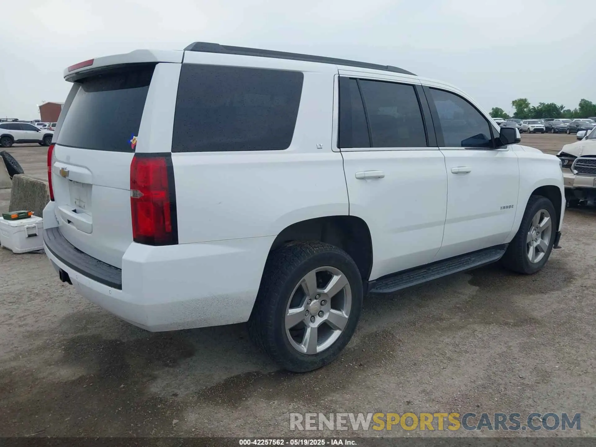 4 Photograph of a damaged car 1GNSCBKC4LR140921 CHEVROLET TAHOE 2020