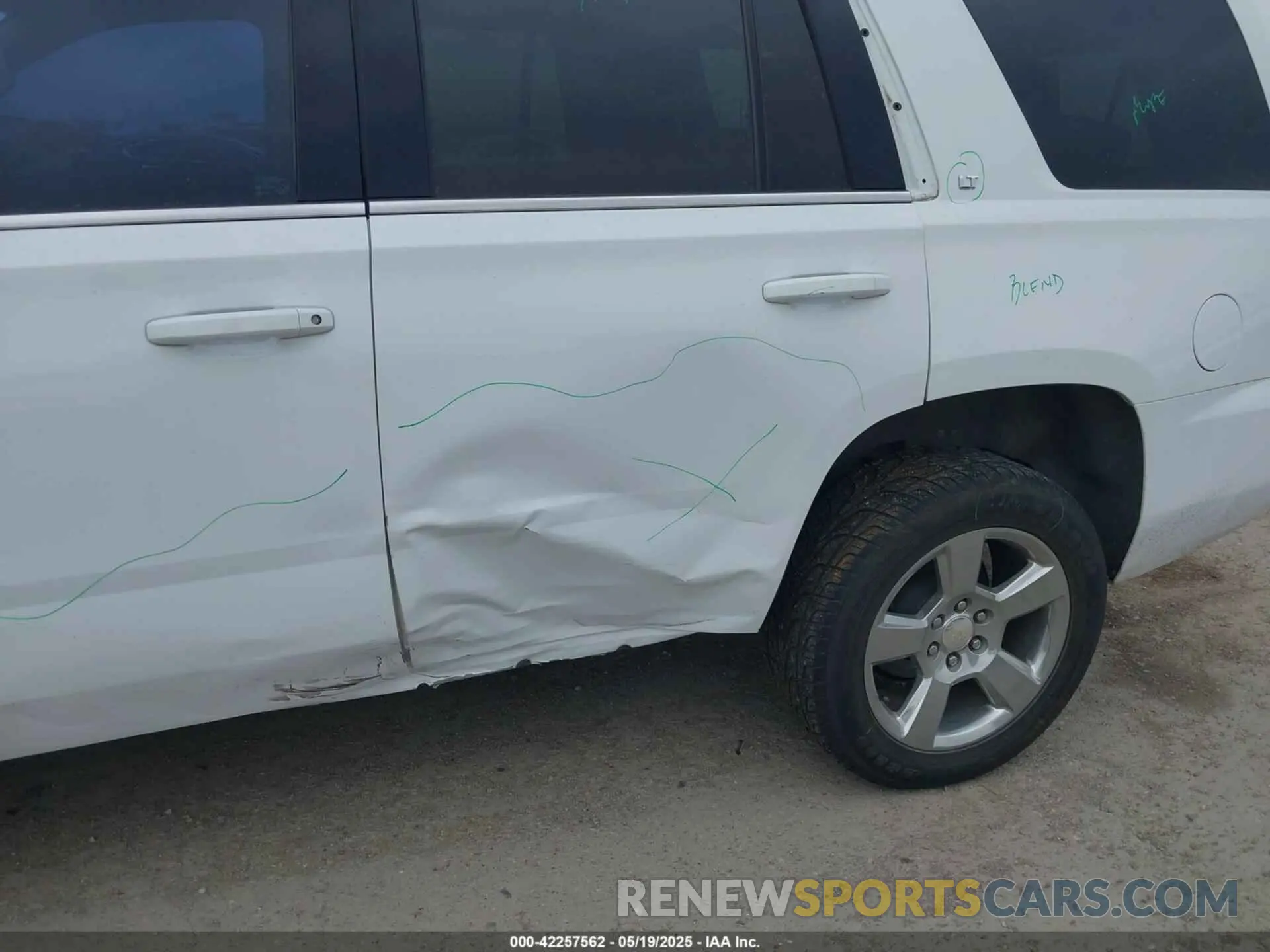 6 Photograph of a damaged car 1GNSCBKC4LR140921 CHEVROLET TAHOE 2020