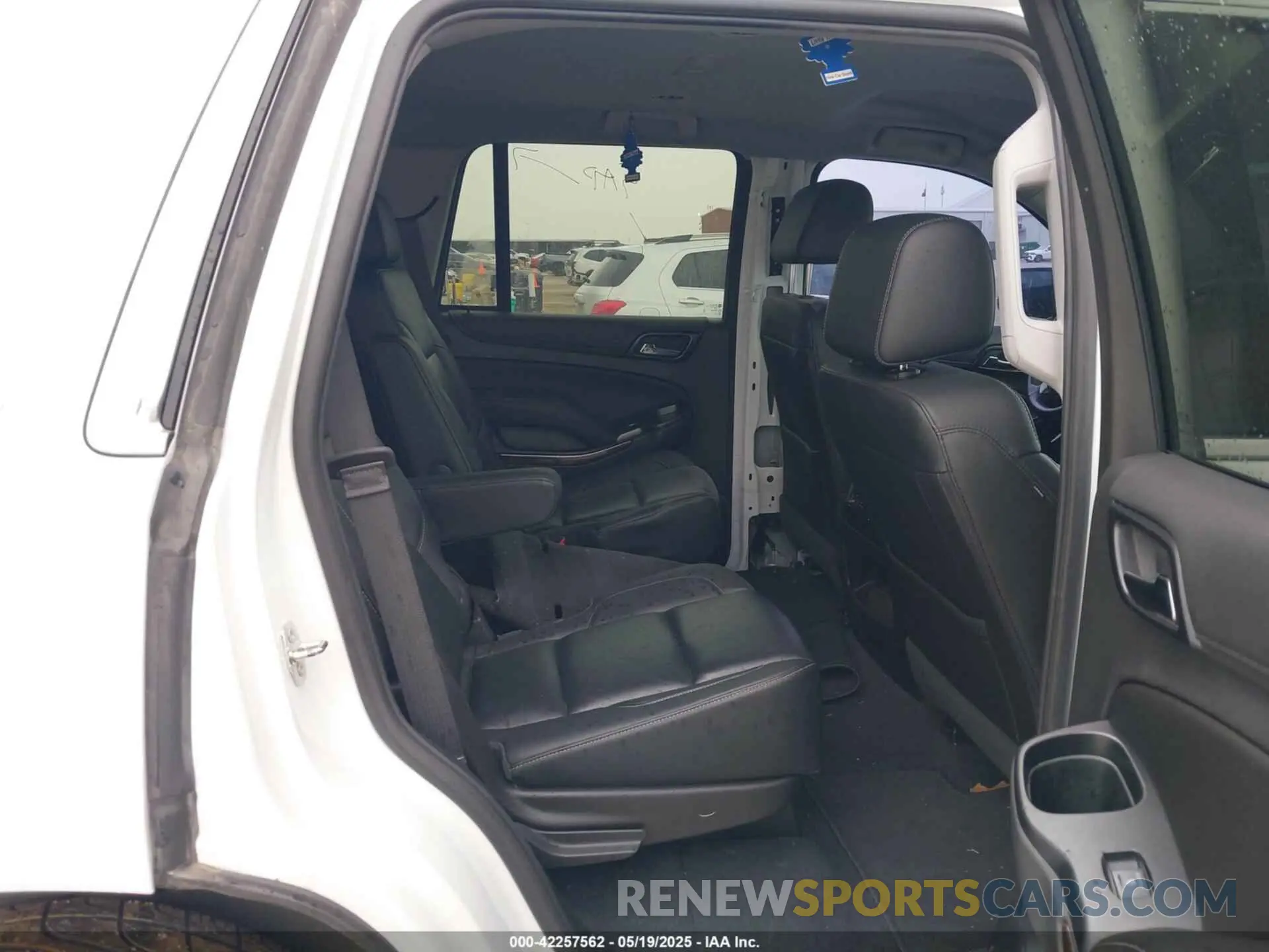 8 Photograph of a damaged car 1GNSCBKC4LR140921 CHEVROLET TAHOE 2020