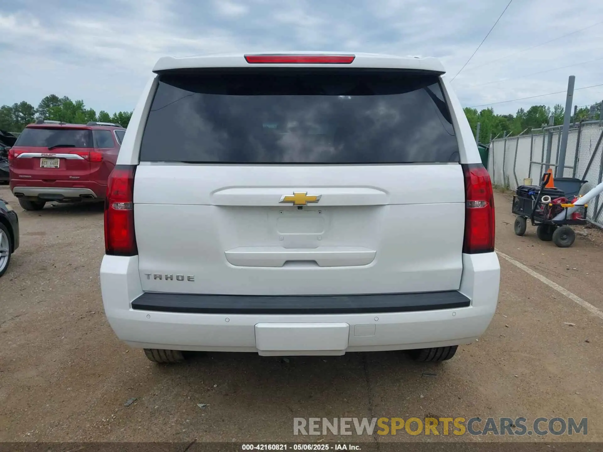16 Photograph of a damaged car 1GNSCBKC4LR181887 CHEVROLET TAHOE 2020
