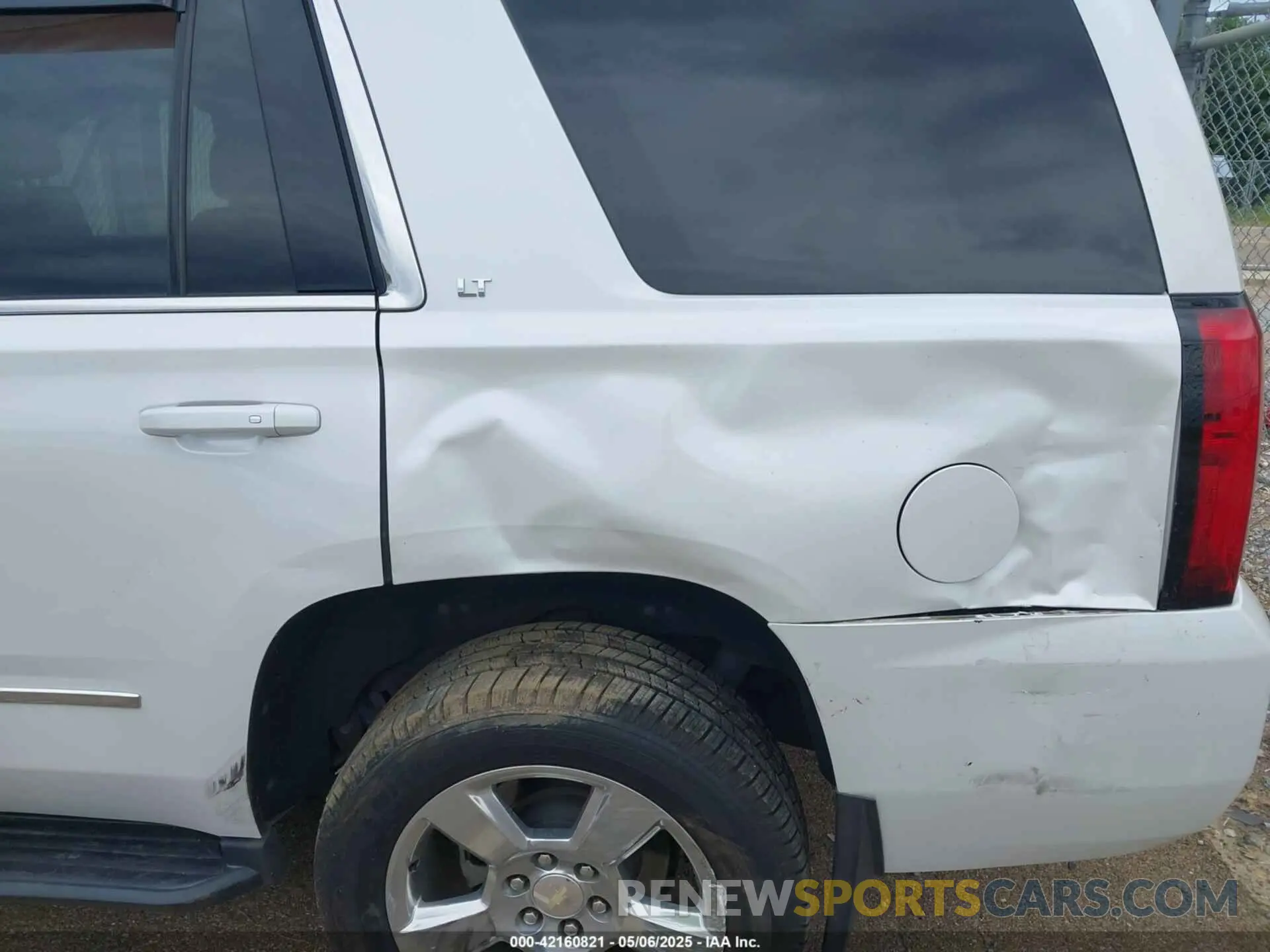 17 Photograph of a damaged car 1GNSCBKC4LR181887 CHEVROLET TAHOE 2020