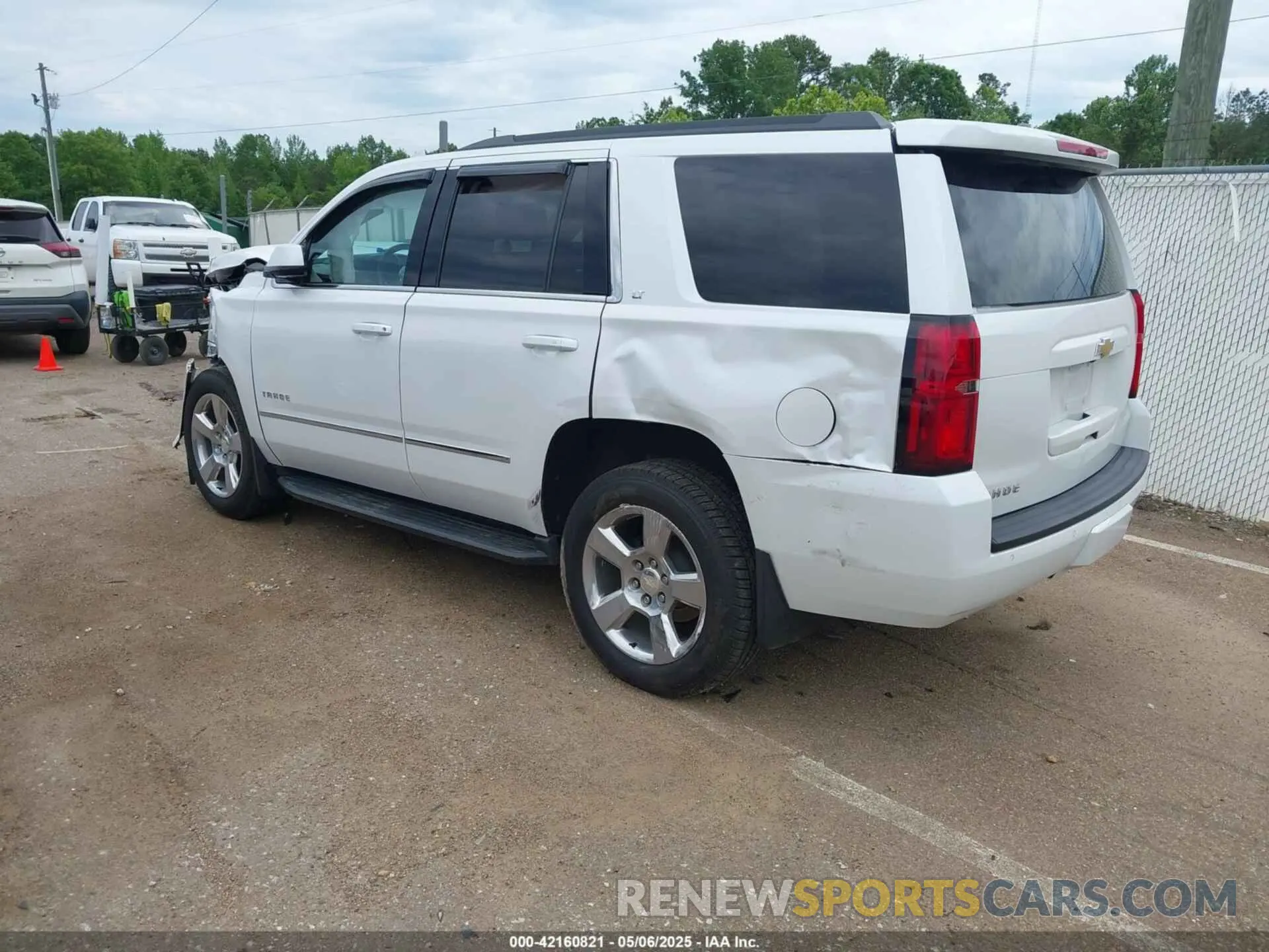 3 Photograph of a damaged car 1GNSCBKC4LR181887 CHEVROLET TAHOE 2020