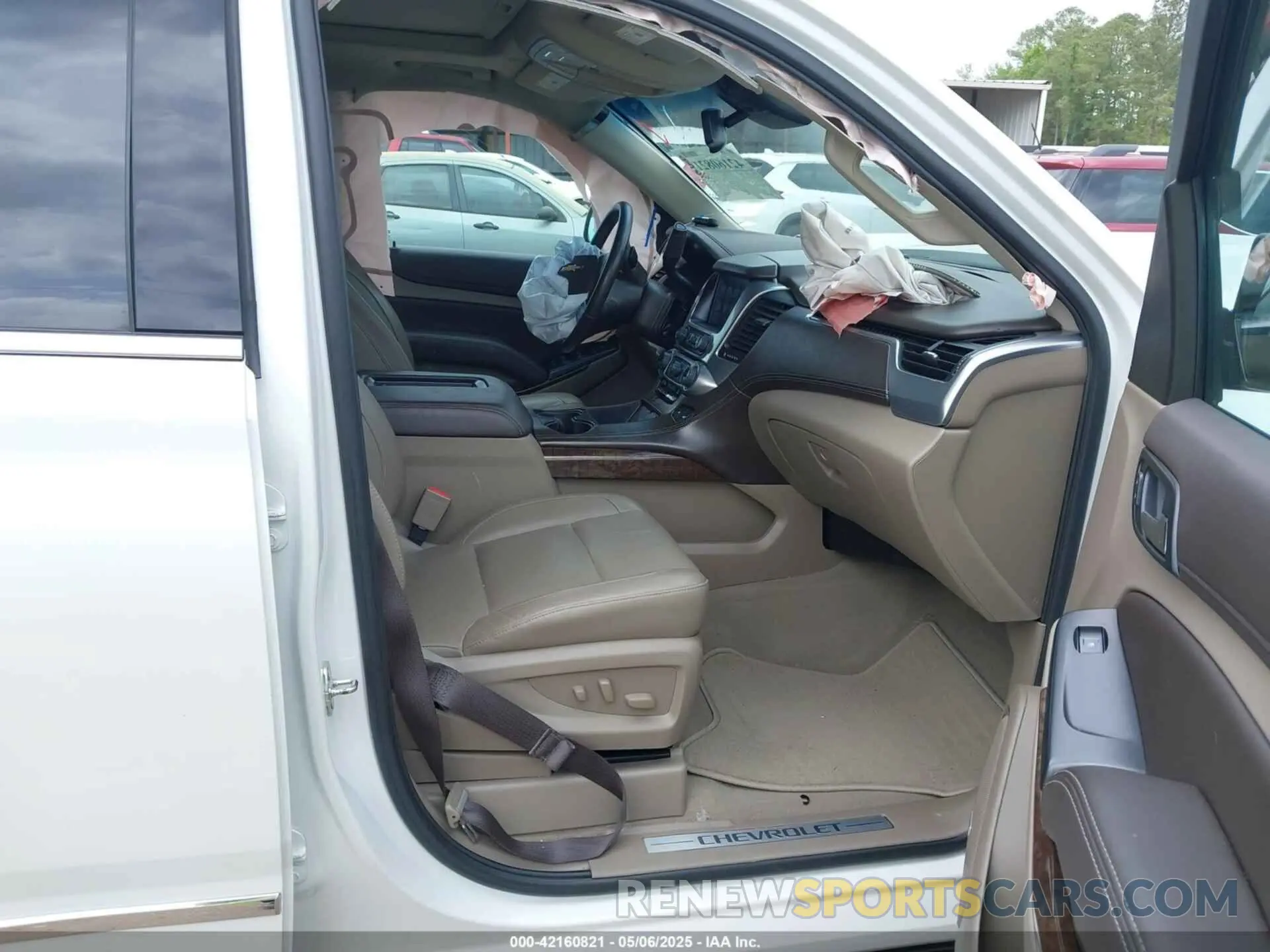 5 Photograph of a damaged car 1GNSCBKC4LR181887 CHEVROLET TAHOE 2020