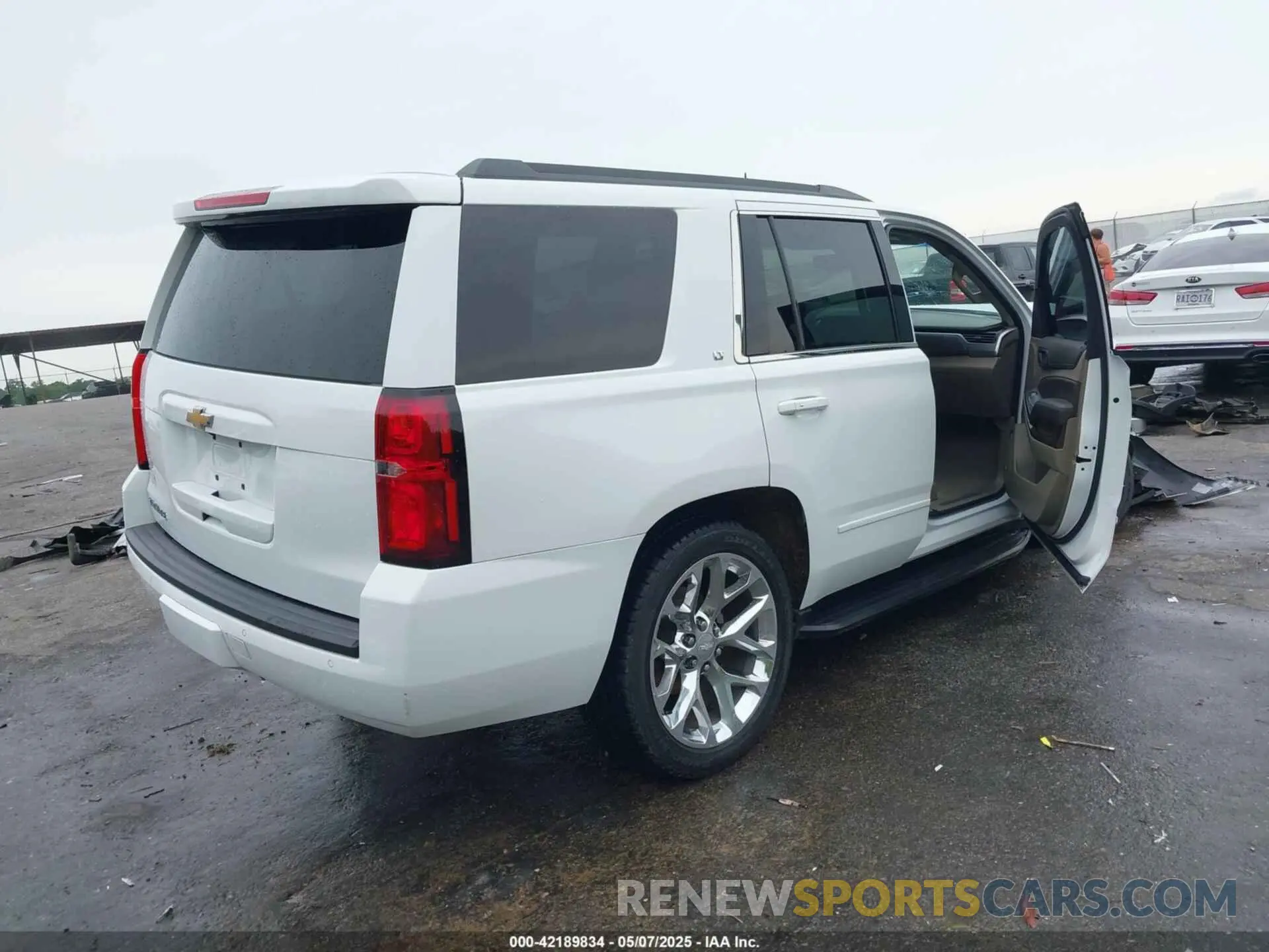 4 Photograph of a damaged car 1GNSCBKC5LR294926 CHEVROLET TAHOE 2020