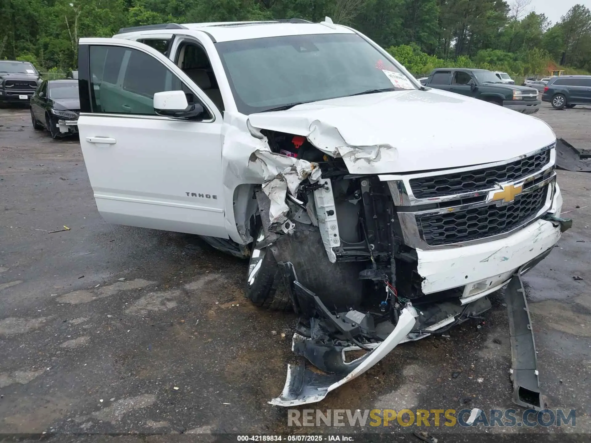 6 Photograph of a damaged car 1GNSCBKC5LR294926 CHEVROLET TAHOE 2020