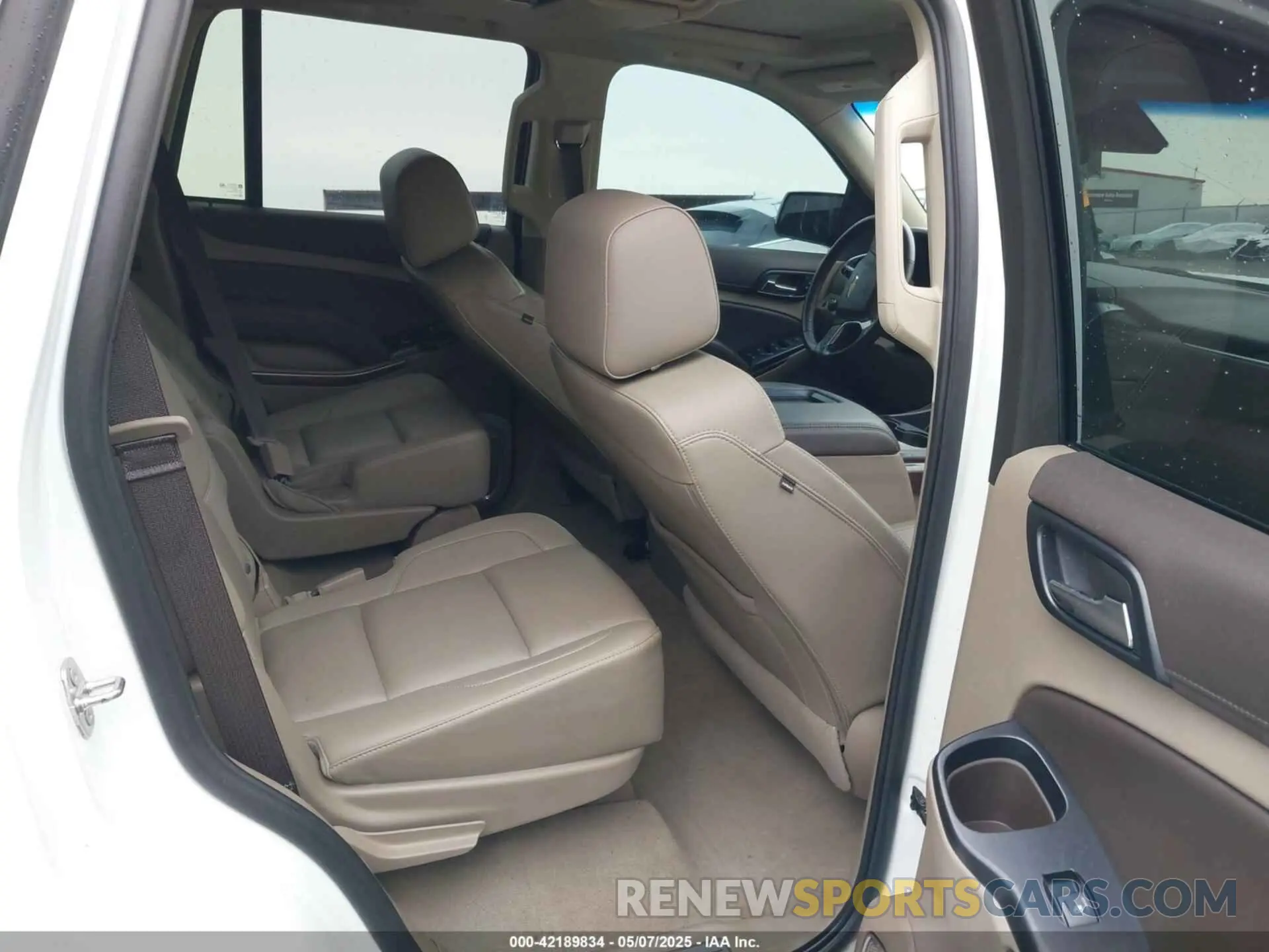 8 Photograph of a damaged car 1GNSCBKC5LR294926 CHEVROLET TAHOE 2020