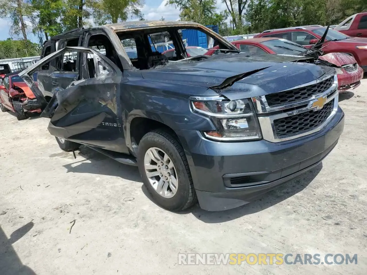 4 Photograph of a damaged car 1GNSCBKC5LR308288 CHEVROLET TAHOE 2020