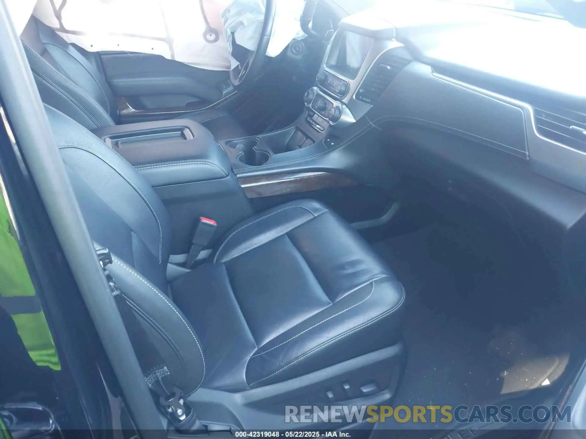 5 Photograph of a damaged car 1GNSCBKC6LR104941 CHEVROLET TAHOE 2020