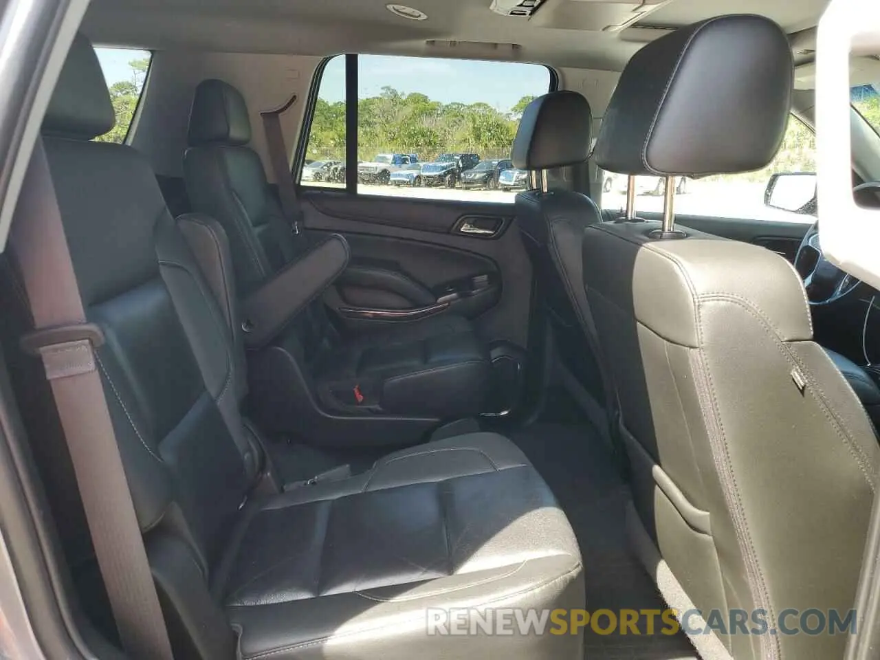 11 Photograph of a damaged car 1GNSCBKC6LR306274 CHEVROLET TAHOE 2020