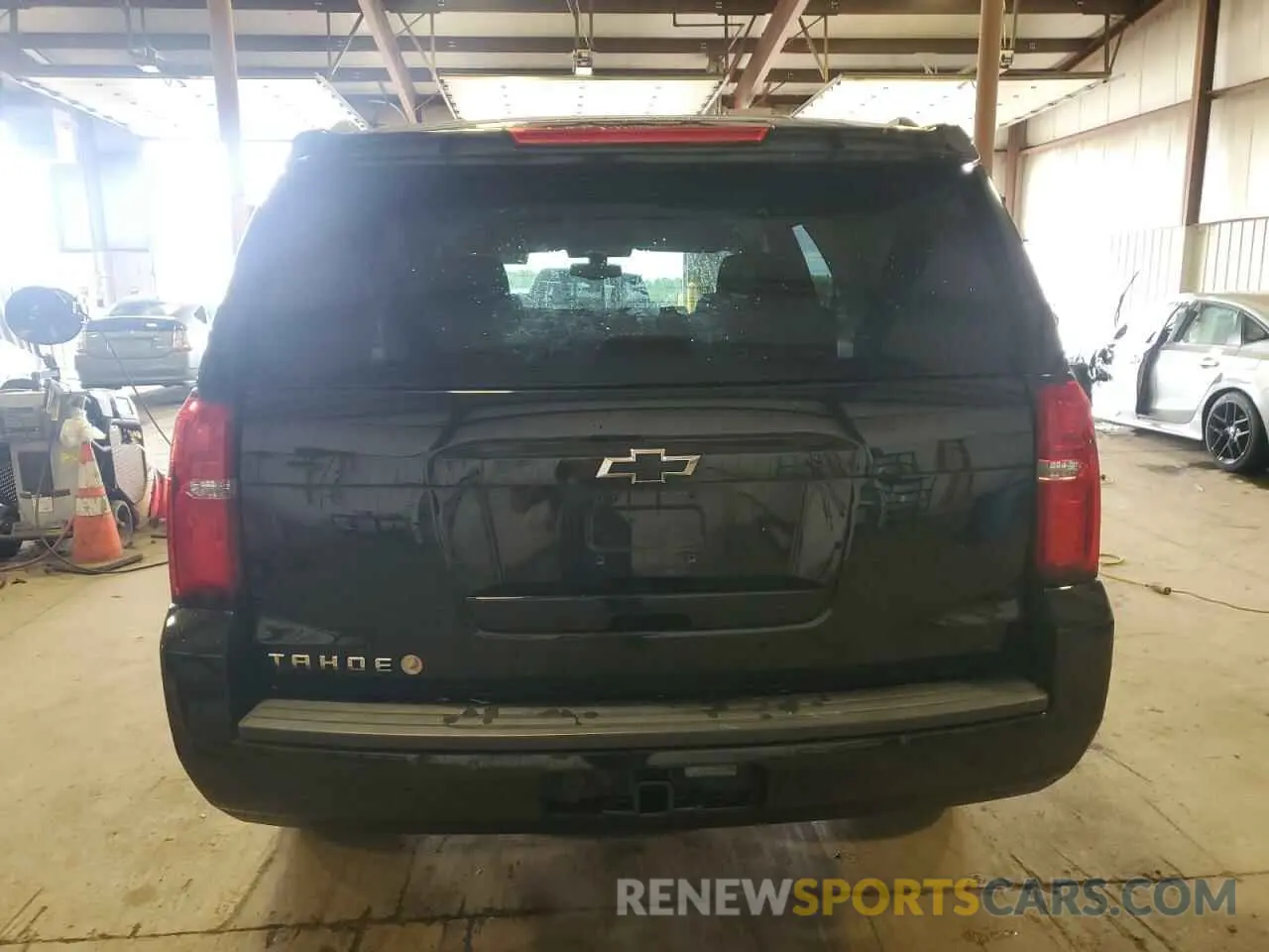 6 Photograph of a damaged car 1GNSKAKCXLR301110 CHEVROLET TAHOE 2020