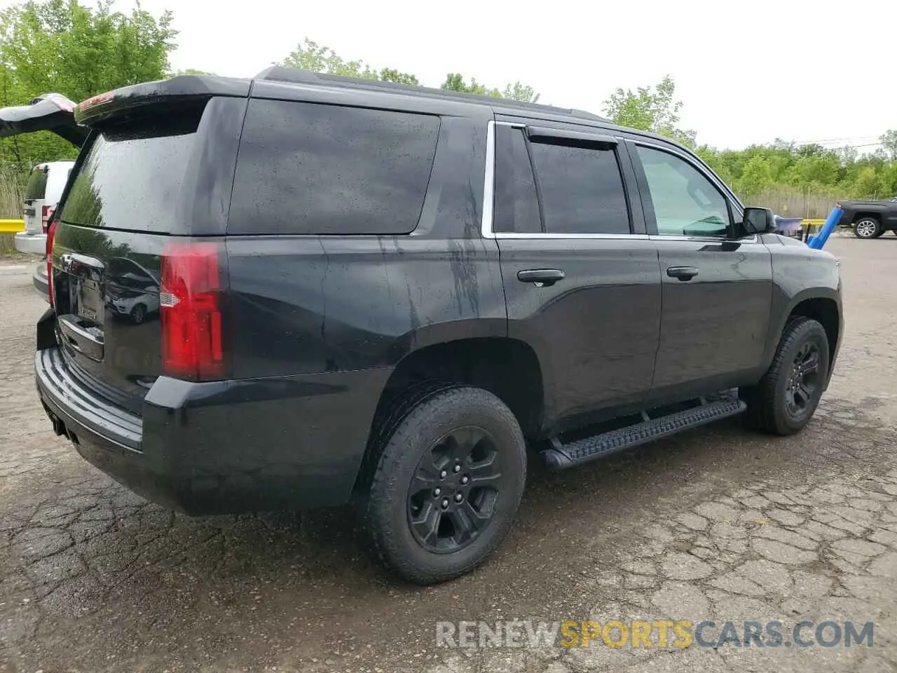 3 Photograph of a damaged car 1GNSKAKCXLR304282 CHEVROLET TAHOE 2020