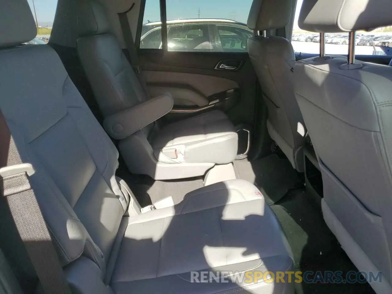 10 Photograph of a damaged car 1GNSKBKC0LR157427 CHEVROLET TAHOE 2020