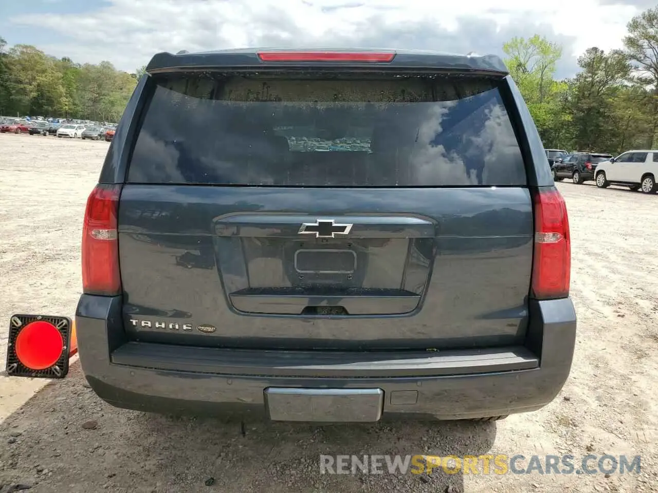 6 Photograph of a damaged car 1GNSKBKC0LR200082 CHEVROLET TAHOE 2020