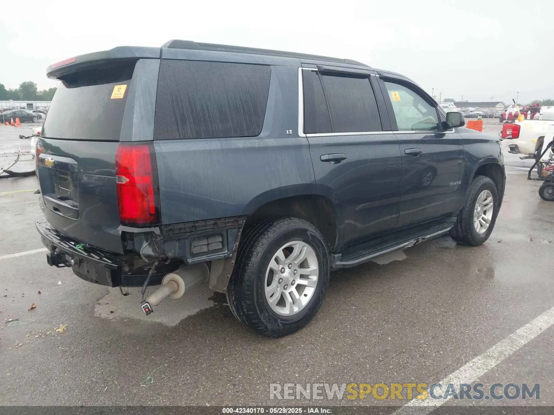 4 Photograph of a damaged car 1GNSKBKC1LR102565 CHEVROLET TAHOE 2020