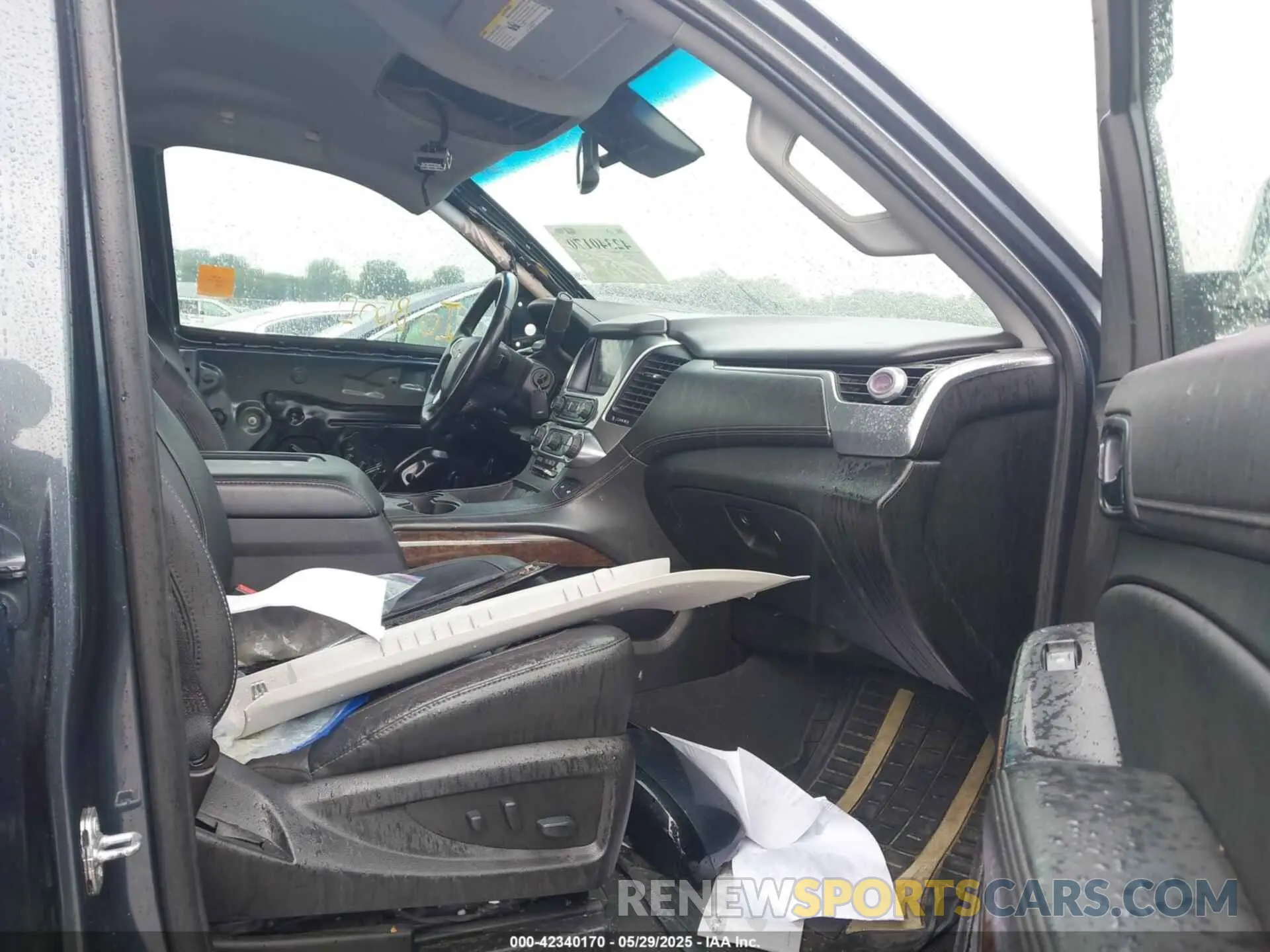 5 Photograph of a damaged car 1GNSKBKC1LR102565 CHEVROLET TAHOE 2020