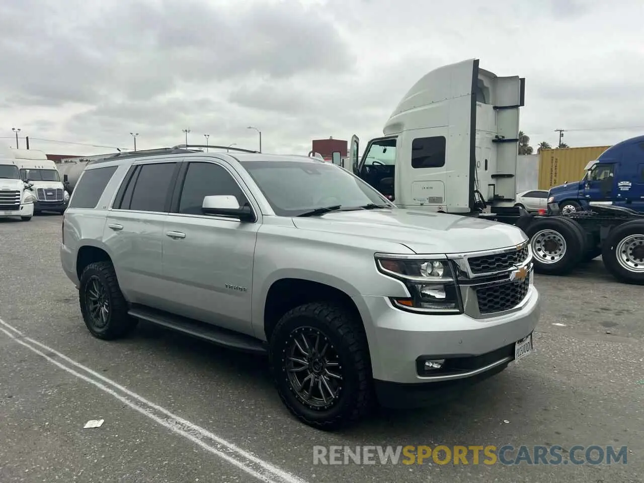 1 Photograph of a damaged car 1GNSKBKC1LR190260 CHEVROLET TAHOE 2020