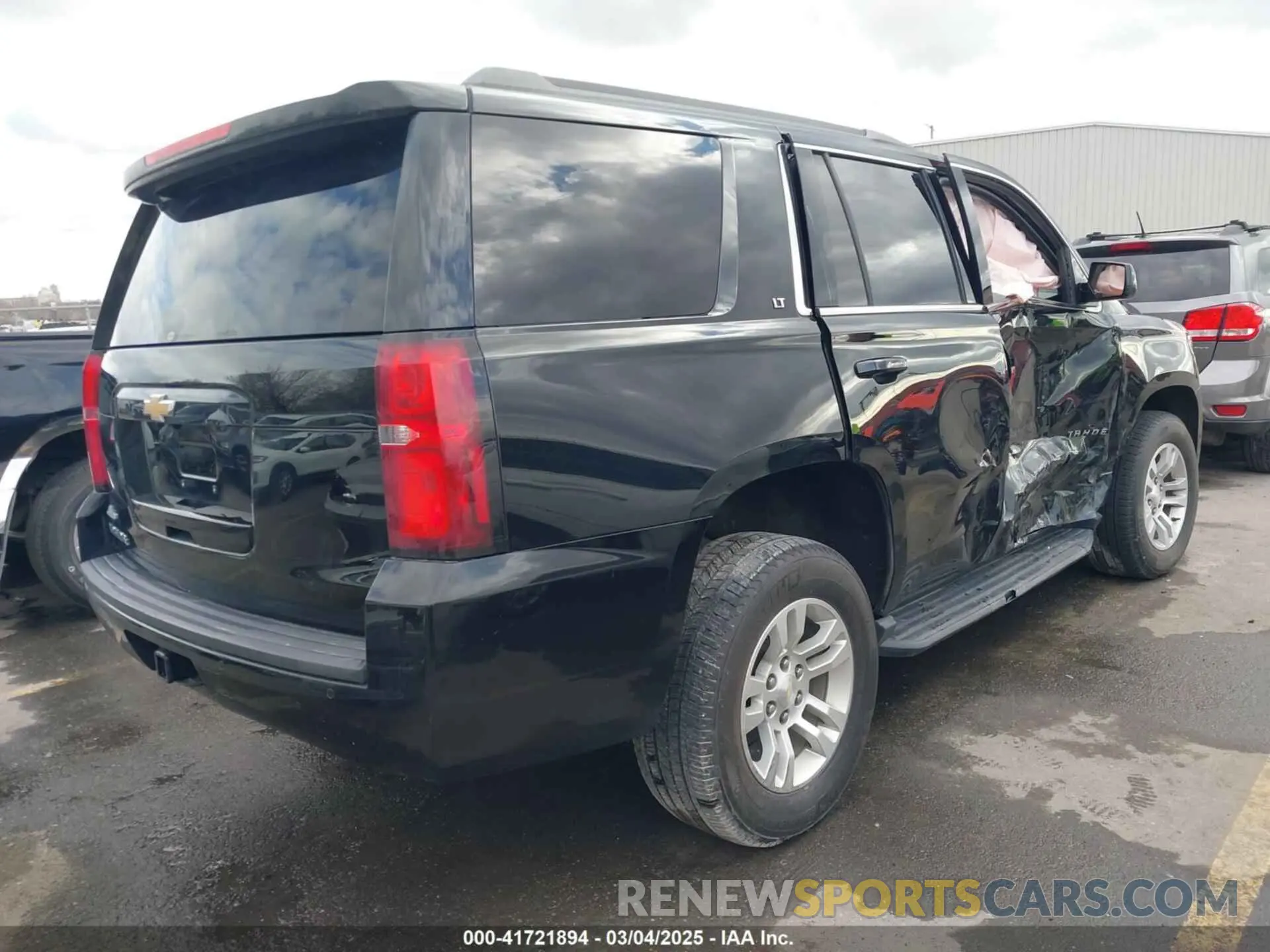 4 Photograph of a damaged car 1GNSKBKC4LR110000 CHEVROLET TAHOE 2020