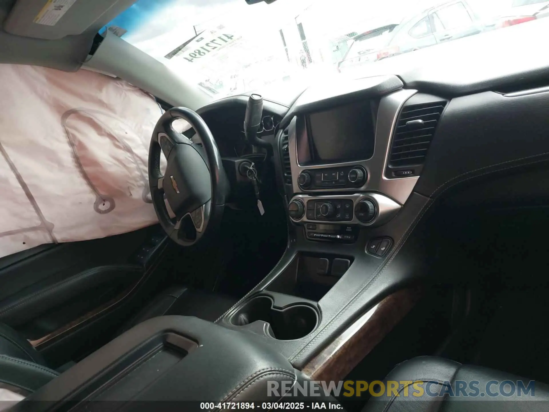 5 Photograph of a damaged car 1GNSKBKC4LR110000 CHEVROLET TAHOE 2020