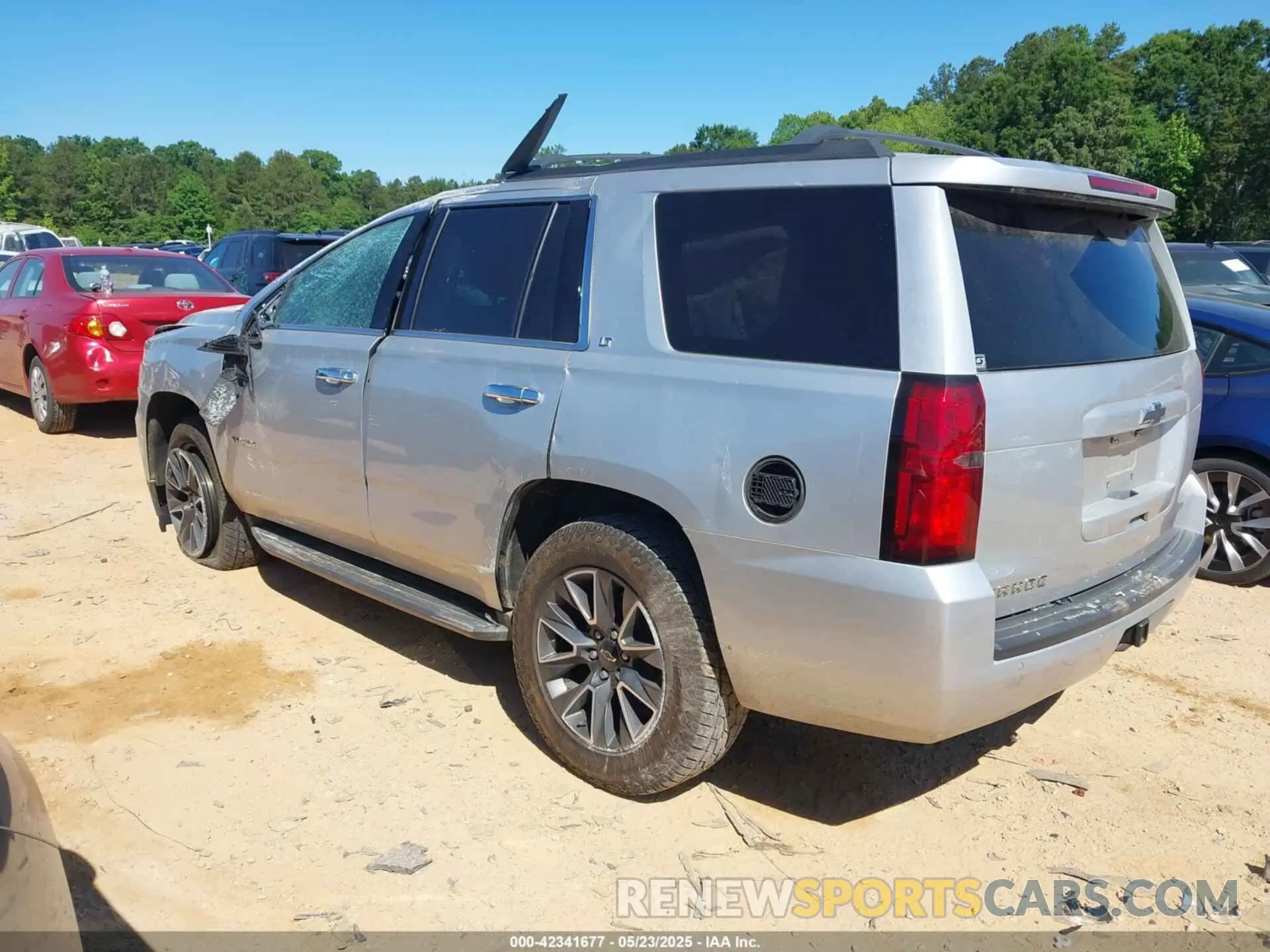 3 Photograph of a damaged car 1GNSKBKC5LR121085 CHEVROLET TAHOE 2020