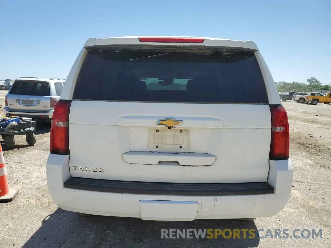 6 Photograph of a damaged car 1GNSKBKC6LR277295 CHEVROLET TAHOE 2020